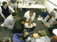 緊急時の対応訓練：救急救命訓練