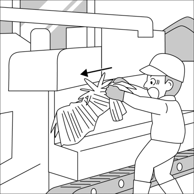 コンバインの手こぎ作業中、手が脱穀部に巻き込まれそうになった